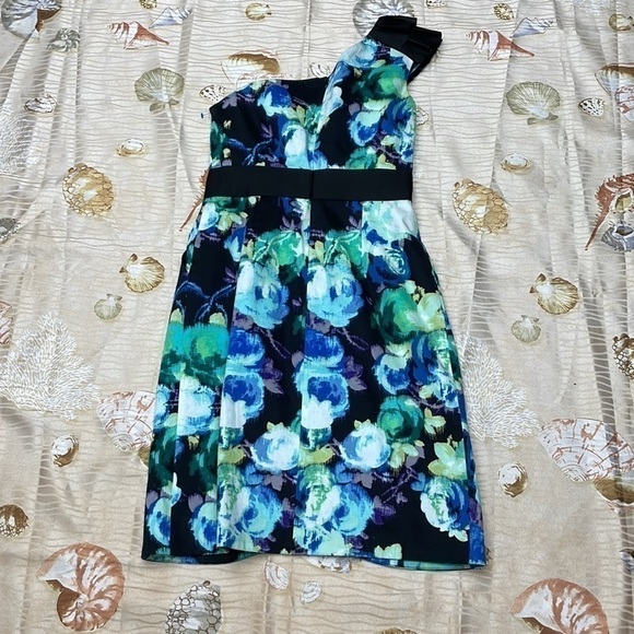 Eliza J one shoulder floral - Picture 2 of 3